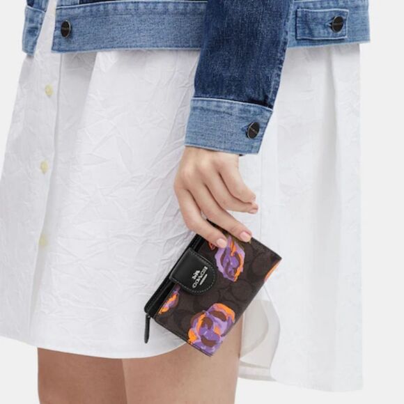 Coach Signature C Purple Rose Print Wallet in Silver Hardware/ Iris - Picture 3 of 9